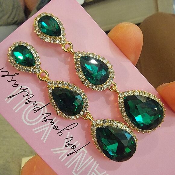 Stunning #EmeraldGreen Rhinestone Crystal Formal Dangle #ChandelierEarrings 2.5" - Picture 6 of 8